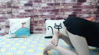 lettysweety98 charming babe masturbates shaved vagina