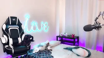 eva_cali attractive bitch fucks her cap