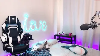 eva_cali attractive bitch fucks her cap