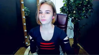 comely_ol1via juicy bitch caresses the clitoris