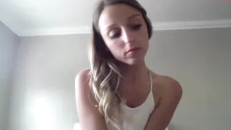 caracupcakexo big breasted model will excite anyone with her bust