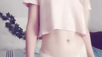 cutevannia cute girl pulls sex lips