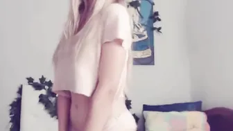 cutevannia cute queen sucking penis