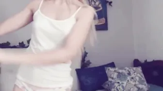 cutevannia the bitch paid the courier for the pizza