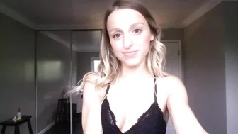 caracupcakexo shy young lady fingering sex toys