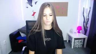perfectviki whore babe masturbates pussy