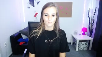 perfectviki whore babe masturbates pussy