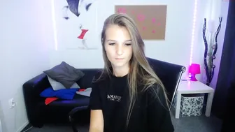 perfectviki whore babe masturbates pussy