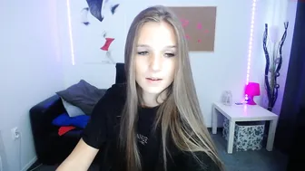 perfectviki whore babe masturbates pussy