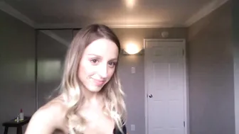 caracupcakexo busty confused girl fucks cunt