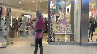 sex in the toilet of a shopping center with a mature nymph