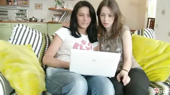 Two chicks fuck one guy