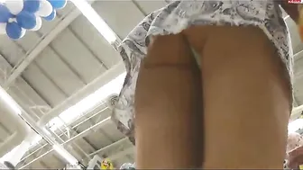 quickly fucked in the toilet of the store