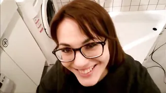 to look blowjob in a public toilet