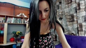 carlene19 Pretty woman undressed in front of the camera and masturbates in the chair