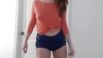 kellyandjonas sexy chica in the kitchen