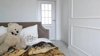 katcontrol cute babe in stockings massages vagina with hand