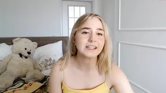 katcontrol cute babe in stockings massages vagina with hand