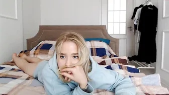 katcontrol cute girl shows sexy body