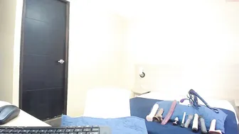 alejandra_dirtysex skinny female rubs herself with oil