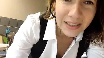 french_lolita dancing naked and pulling pussy