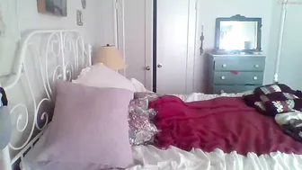 mimi_applebaum blissful doll chatting in fries