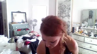 mimi_applebaum sexy babe dancing striptease