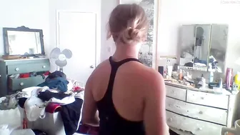 mimi_applebaum sexy babe dancing striptease