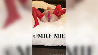milf_mie onlyfans busty maiden posing in stockings