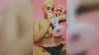 juliettesweetz onlyfans dark haired babe digging with sex machine