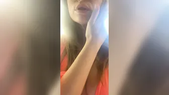 milfymacgyver onlyfans mature slut pulls pussy while lying in a chair