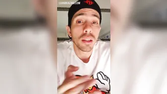 kazakiluana onlyfans bitch with huge booty caresses hairy cunt