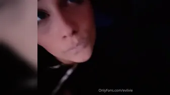 evilvie onlyfans crazy lady fondles her cunt in panties