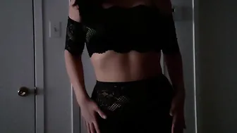evilvie onlyfans naughty babe caresses vaginal hole