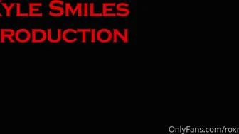 roxnour onlyfans fat chick fucks cunt with phallus