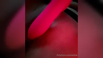 evilvie onlyfans cute bitches and jerking pussy