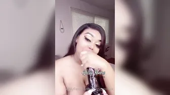 ashleymonrox onlyfans depraved mare caresses big tits