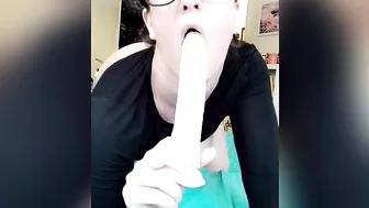 Khloee onlyfans handjob and play with sex toys