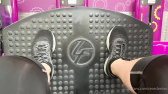 cecesfeetsies onlyfans played with tits