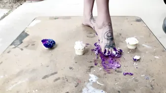 cecesfeetsies onlyfans kinky babe posing solidly