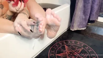 cecesfeetsies onlyfans cute prostitute fingering with sex toys