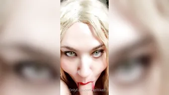 kelllikellly onlyfans cute doll gives her pussy a dildo