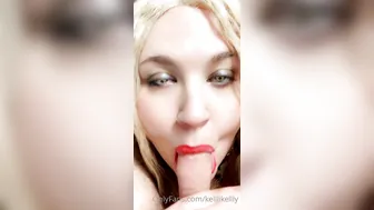 kelllikellly onlyfans cute doll gives her pussy a dildo