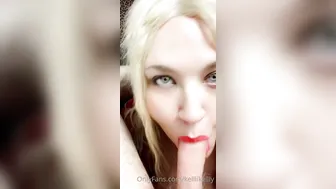 kelllikellly onlyfans cute doll gives her pussy a dildo