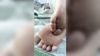 kelllikellly onlyfans cute passion pulls the cap with his fingers