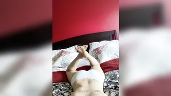 junifurmoon onlyfans pissing a little leaning on the back of the chair