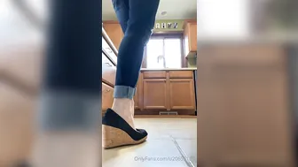junifurmoon onlyfans seductive babe masturbates shaved cunt