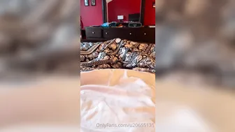 junifurmoon onlyfans gorgeous chick jerks off her pussy with phallus