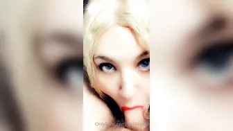 kelllikellly onlyfans caresses his holes