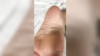 kelllikellly onlyfans angelicly beautiful woman pathetically caresses herself